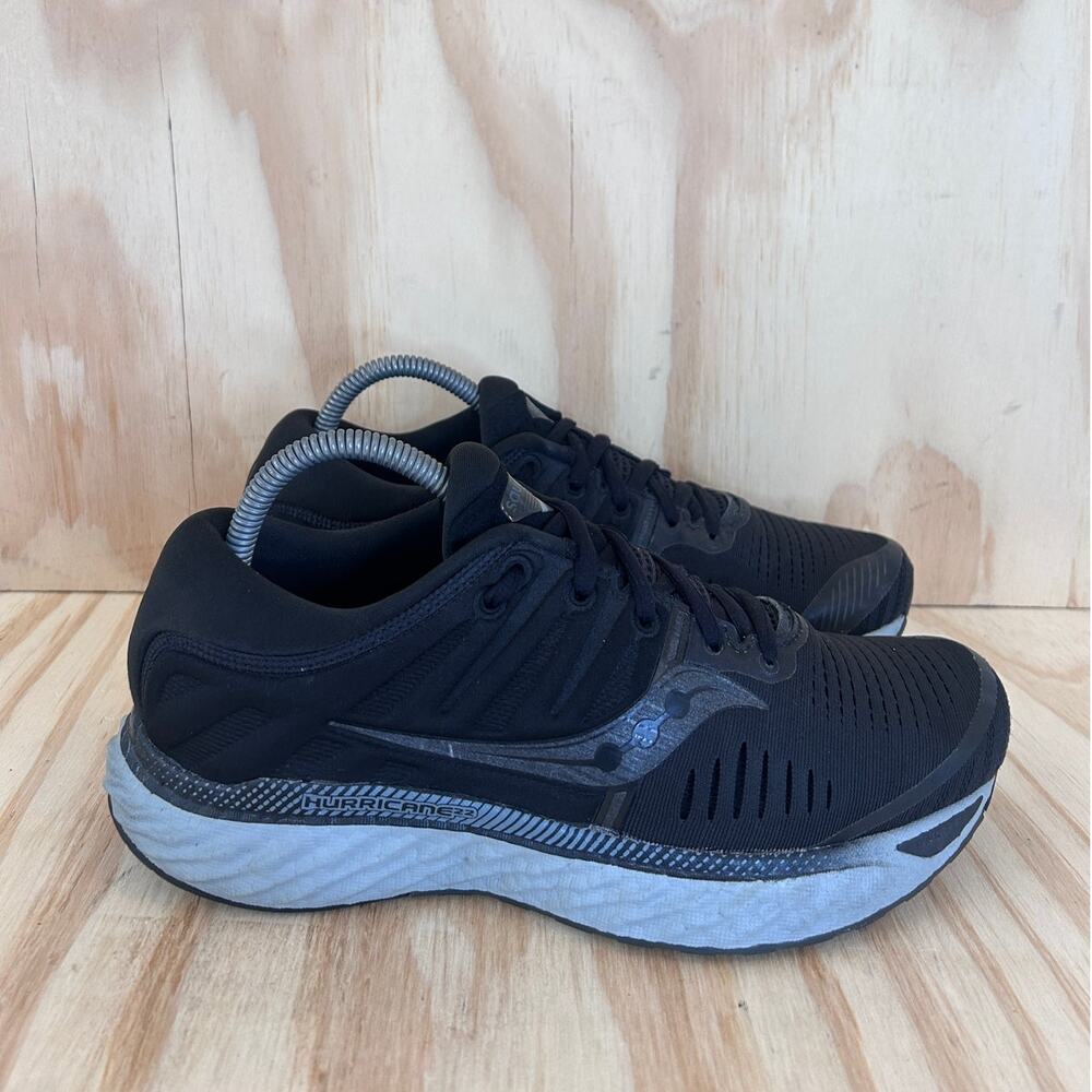Saucony - Hurricane 22 - Running Shoes - Black - Women's - 8.5 - S10544-35